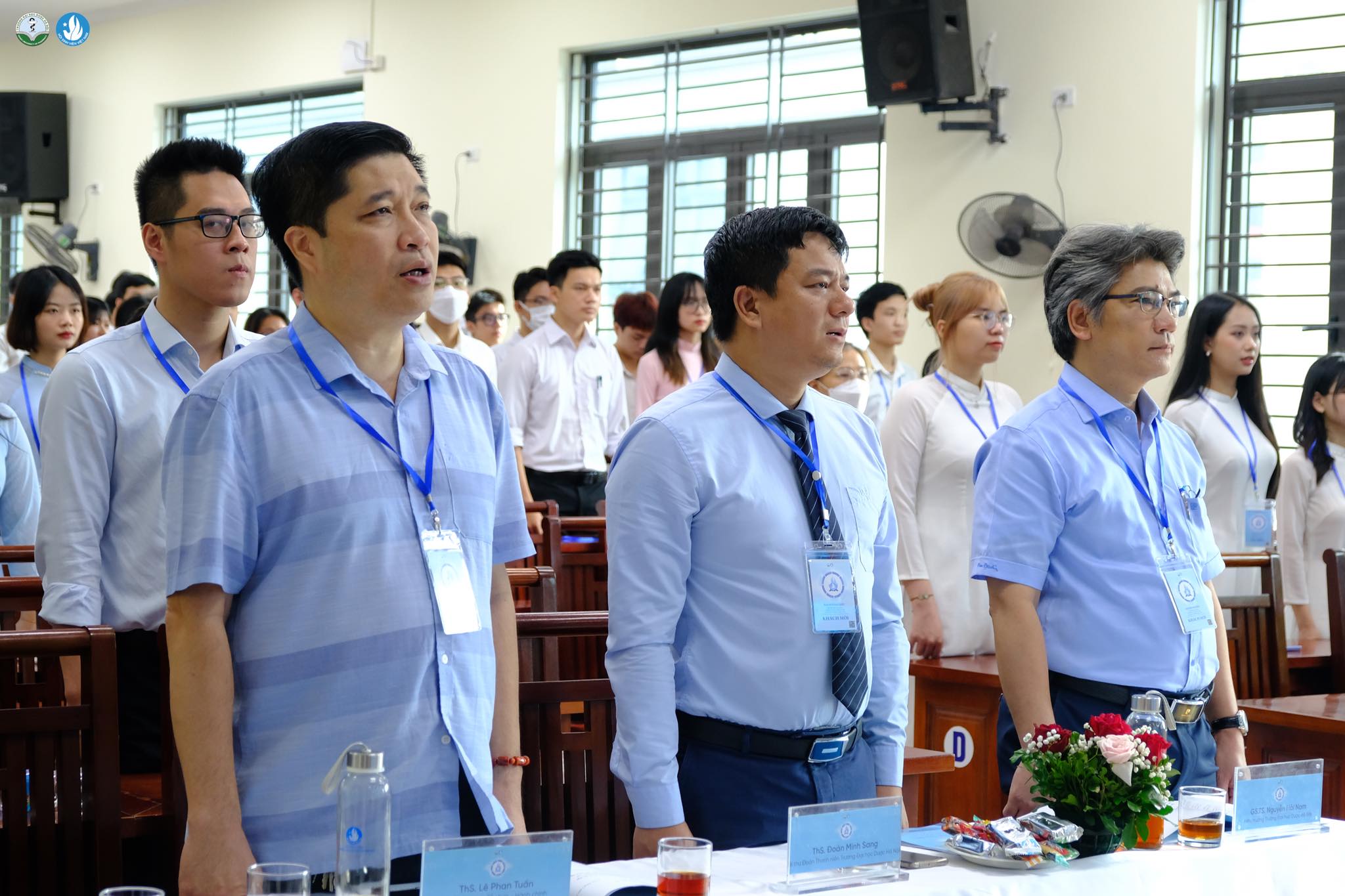 Đại hội Đại biểu Hội Sinh viên Việt Nam Trường Đại học Dược Hà Nội lần thứ XX, nhiệm kỳ 2023 - 2025 trân trọng được đón tiếp các quý vị Đại biểu cấp Trung ương, thành phố và các thầy cô trong Ban Giám hiệu, các phòng Ban của nhà Trường cùng toàn thể các vị khách quý